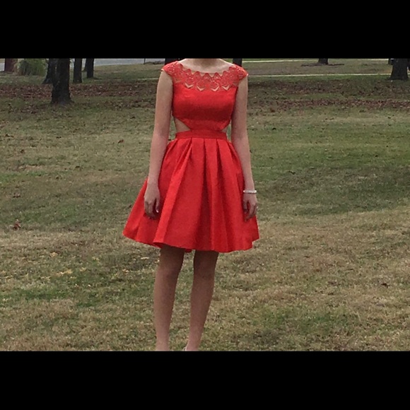 Formal dress - Picture 1 of 2